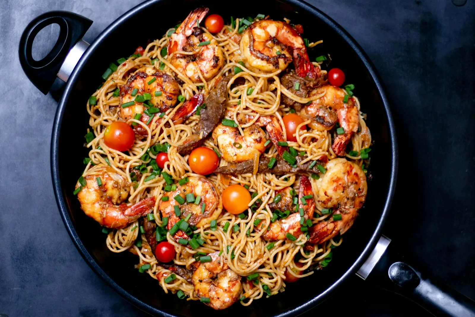 Pan of spaghetti with prawns and tomatoes